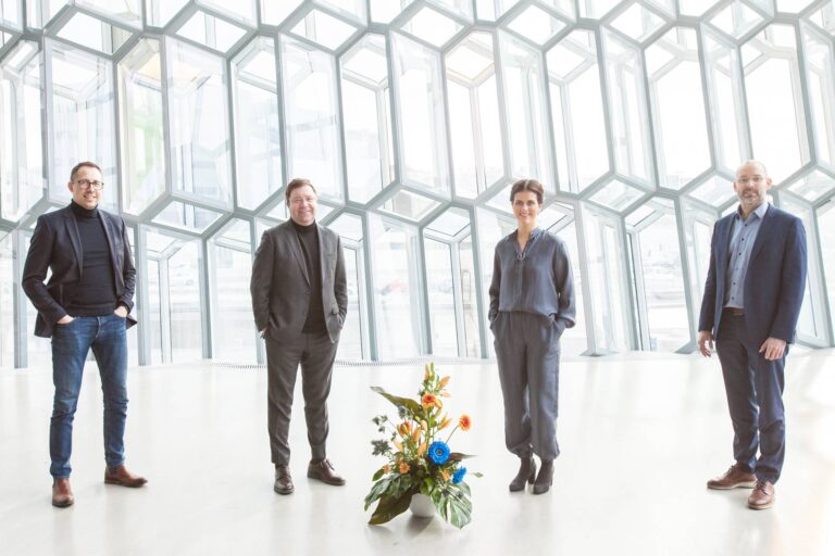 Read more about the article Iðnaðar- og nýsköpunarráðherra undirritar tvo áhugaverða samstarfssamninga