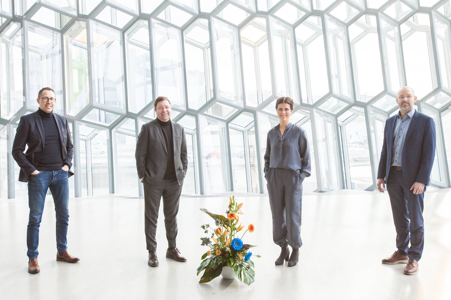 Read more about the article Iðnaðar- og nýsköpunarráðherra undirritar tvo áhugaverða samstarfssamninga