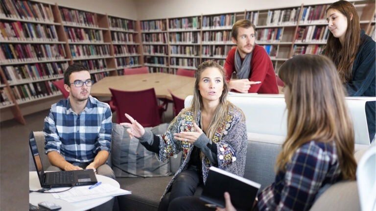 Read more about the article Sumarstörf fyrir námsmenn 18 ára og eldri – átaksverkefni